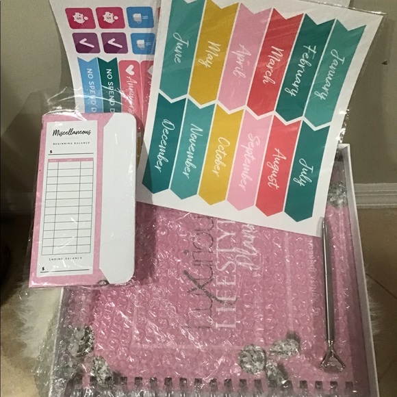 Budget book and essentials - Picture 3 of 3